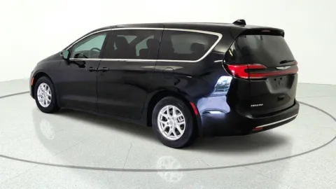 More photos of 2023 Chrysler Pacifica Touring L at Tom Gill Chevrolet, KY