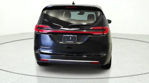 More photos of 2023 Chrysler Pacifica Touring L at Tom Gill Chevrolet, KY