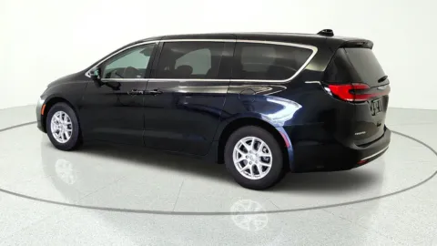 More photos of 2023 Chrysler Pacifica Touring L at Tom Gill Chevrolet, KY