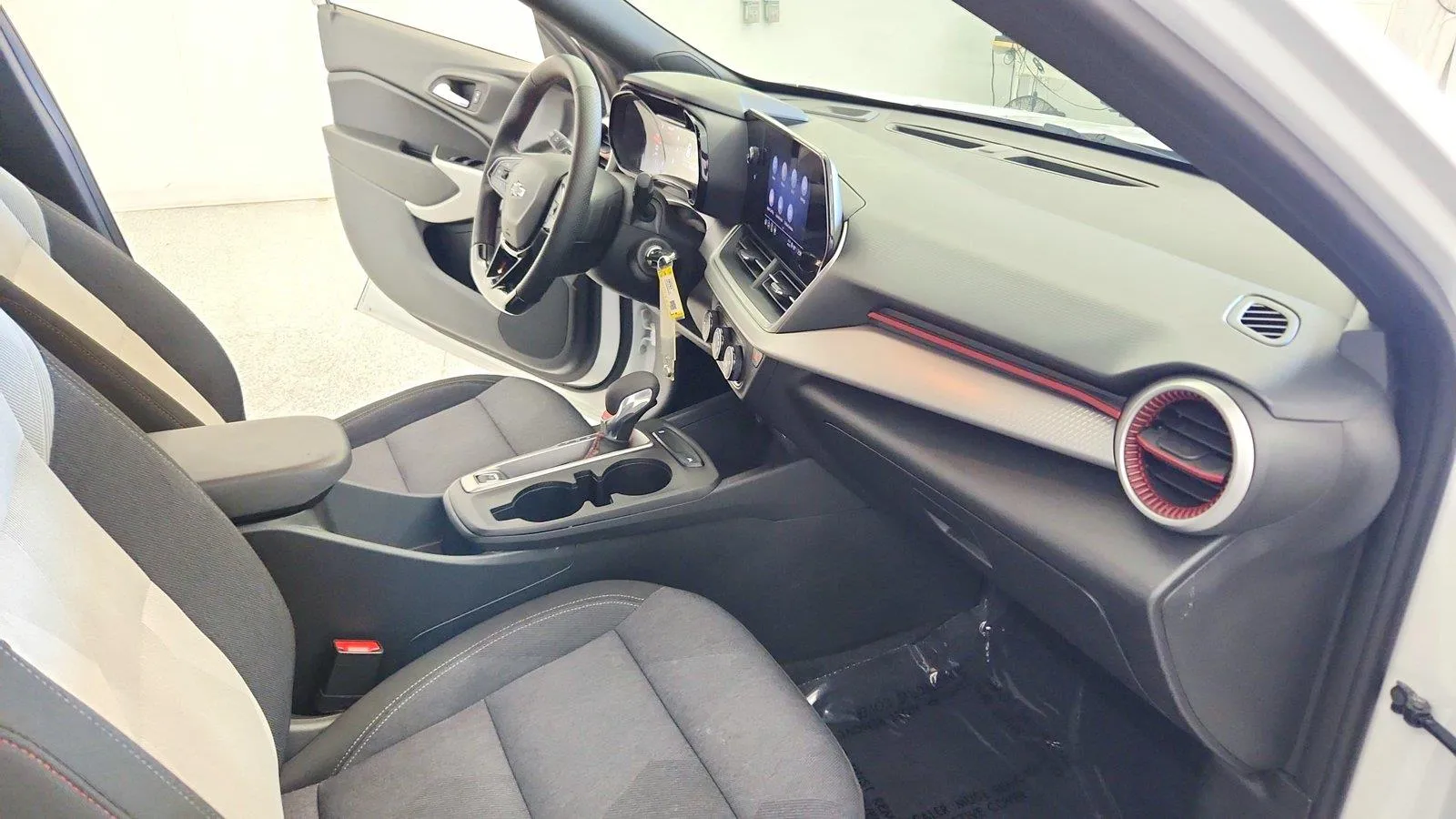 2024 Chevrolet Trax RS - Photo 27