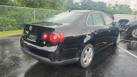 Photos of 2008 Volkswagen Jetta Sedan SE for sale in Florence, KY at Tom Gill Chevrolet