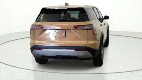 More photos of 2027 Chevrolet Equinox FWD LT at Tom Gill Chevrolet, KY