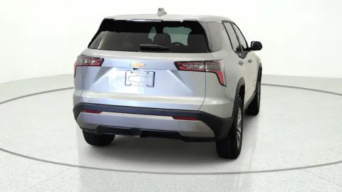 More photos of 2027 Chevrolet Equinox FWD LT at Tom Gill Chevrolet, KY