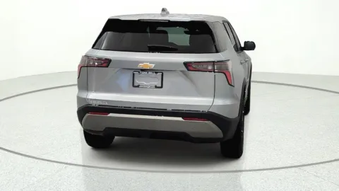 More photos of 2027 Chevrolet Equinox FWD LT at Tom Gill Chevrolet, KY