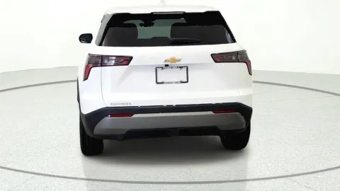 More photos of 2027 Chevrolet Equinox FWD LT at Tom Gill Chevrolet, KY