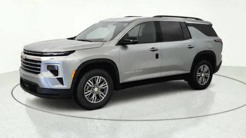 More photos of 2027 Chevrolet Traverse FWD LT at Tom Gill Chevrolet, KY