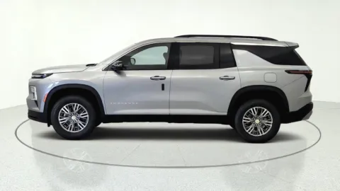 More photos of 2027 Chevrolet Traverse FWD LT at Tom Gill Chevrolet, KY