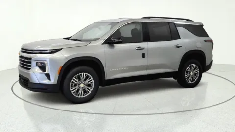 More photos of 2027 Chevrolet Traverse FWD LT at Tom Gill Chevrolet, KY