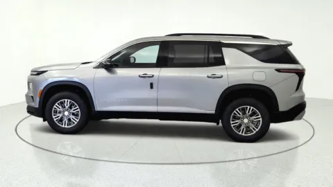 More photos of 2027 Chevrolet Traverse FWD LT at Tom Gill Chevrolet, KY