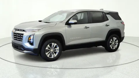 More photos of 2027 Chevrolet Equinox FWD LT at Tom Gill Chevrolet, KY