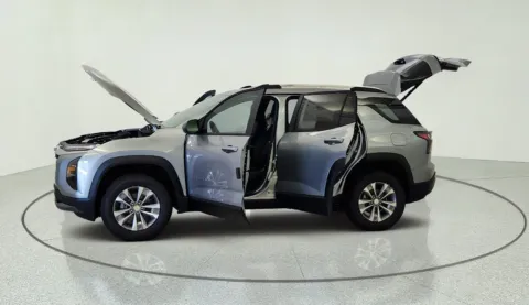 More photos of 2027 Chevrolet Equinox FWD LT at Tom Gill Chevrolet, KY