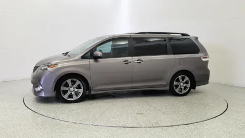More photos of 2017 Toyota Sienna SE at Tom Gill Chevrolet, KY
