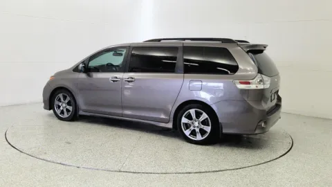 More photos of 2017 Toyota Sienna SE at Tom Gill Chevrolet, KY