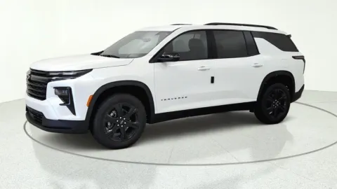 More photos of 2027 Chevrolet Traverse FWD LT at Tom Gill Chevrolet, KY