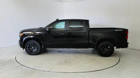 More photos of 2022 Chevrolet Silverado 1500 Custom at Tom Gill Chevrolet, KY