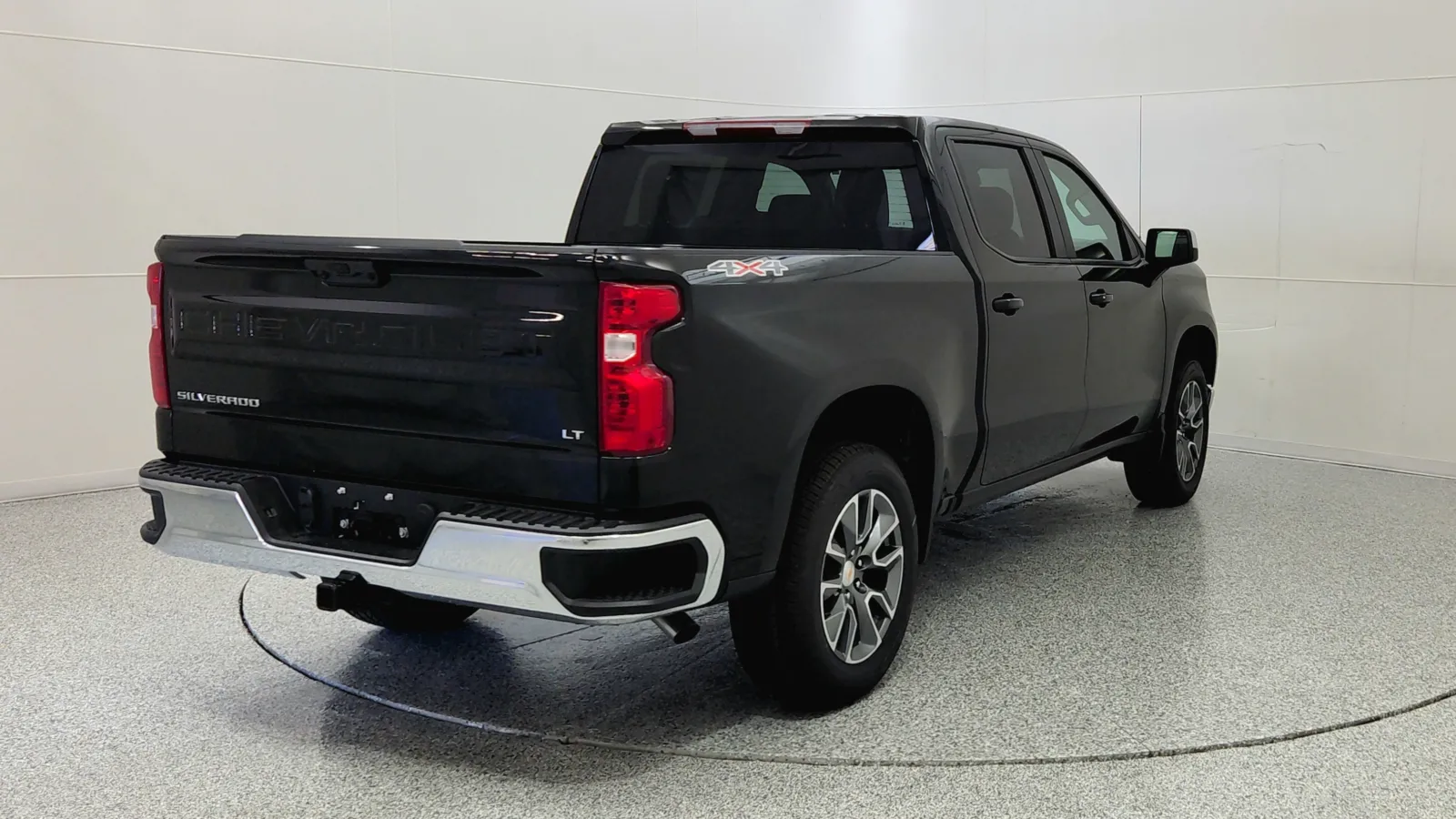 2025 Chevrolet Silverado 1500 LT photo 2