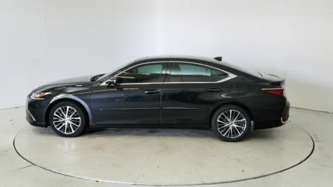 More photos of 2022 Lexus ES 250 at Tom Gill Chevrolet, KY