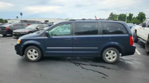 More photos of 2009 Dodge Grand Caravan SXT at Tom Gill Chevrolet, KY