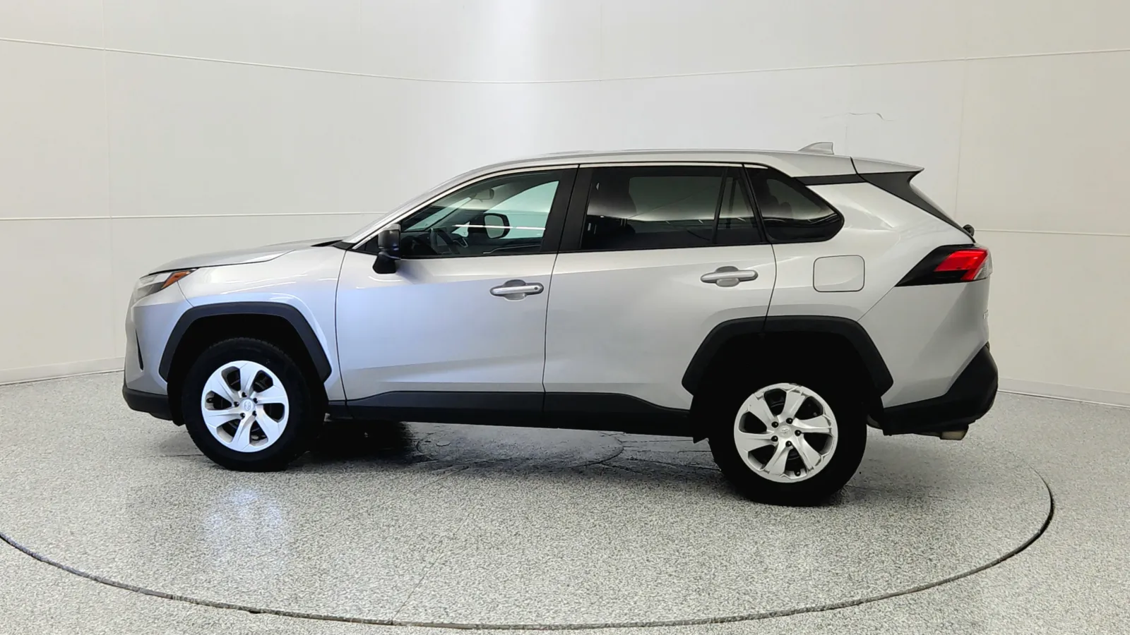 2023 Toyota RAV4 LE photo 2