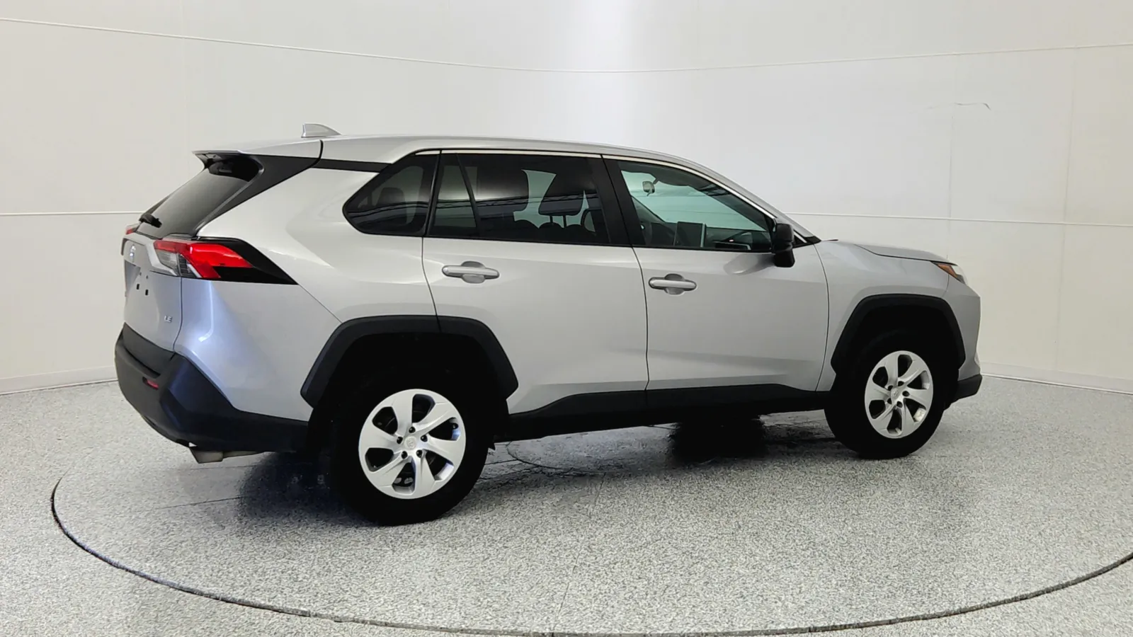 2023 Toyota RAV4 LE photo 3