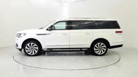More photos of 2022 Lincoln Navigator L Reserve at Tom Gill Chevrolet, KY