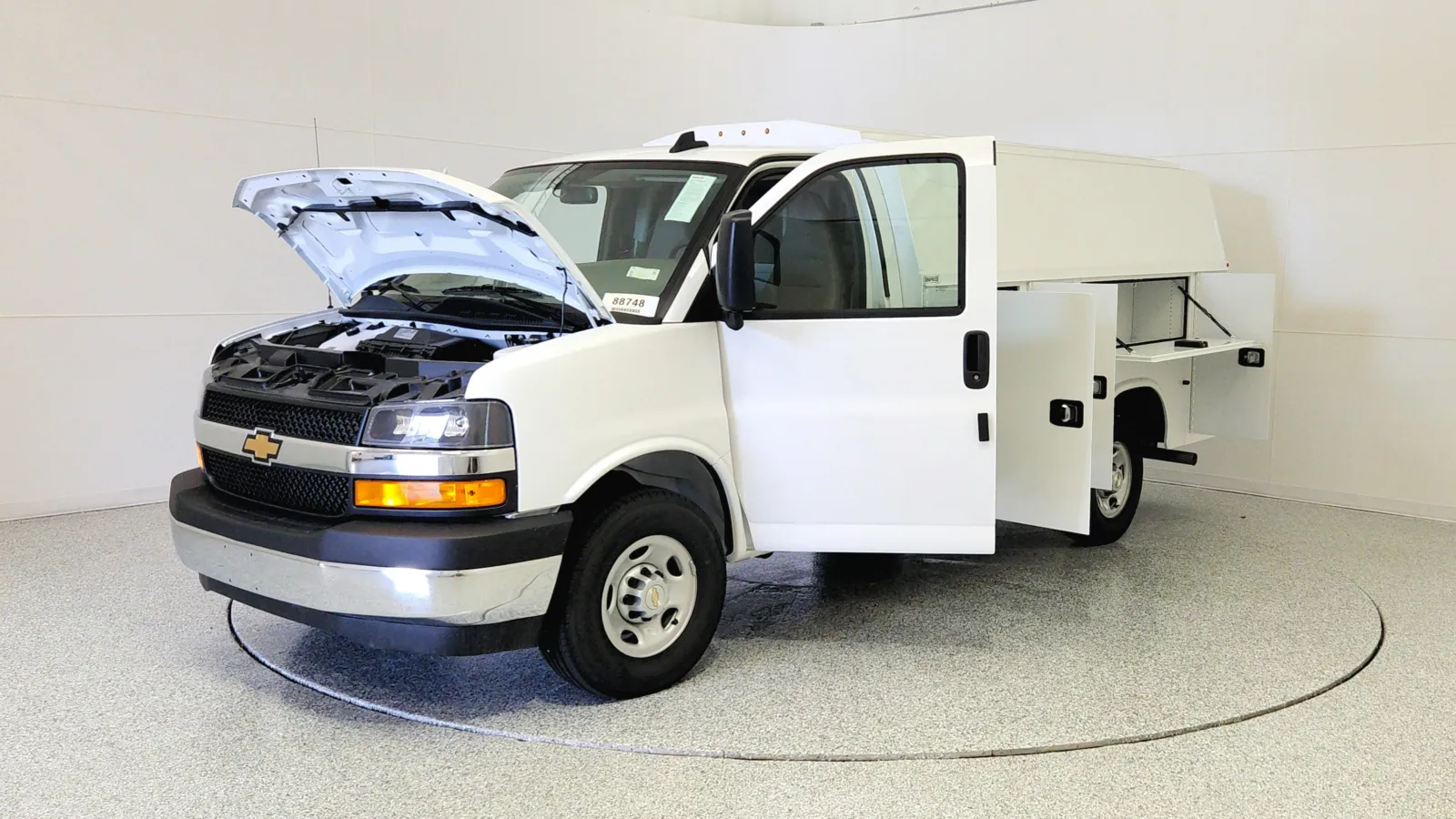 2025 Chevrolet Express Cutaway Work Van photo 3