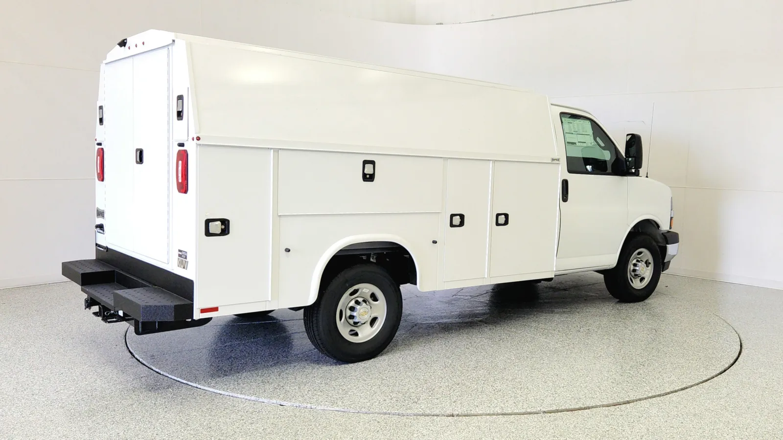 2025 Chevrolet Express Cutaway Work Van photo 2
