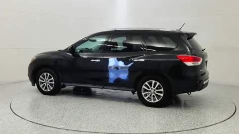 More photos of 2015 Nissan Pathfinder SV at Tom Gill Chevrolet, KY