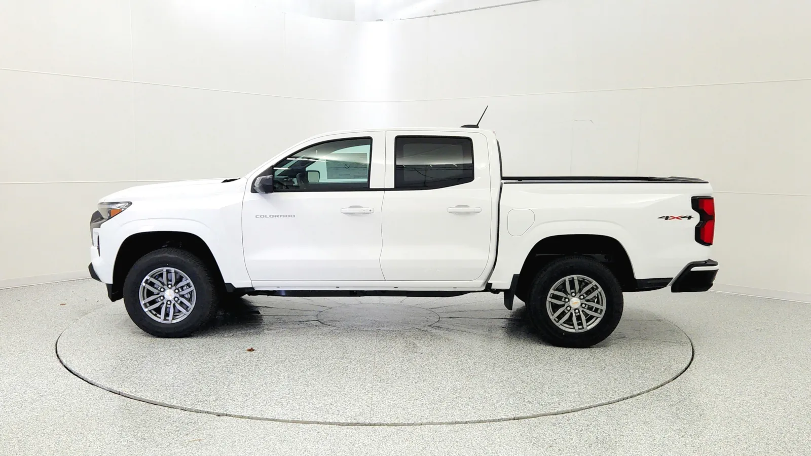 2026 Chevrolet Colorado LT photo 2