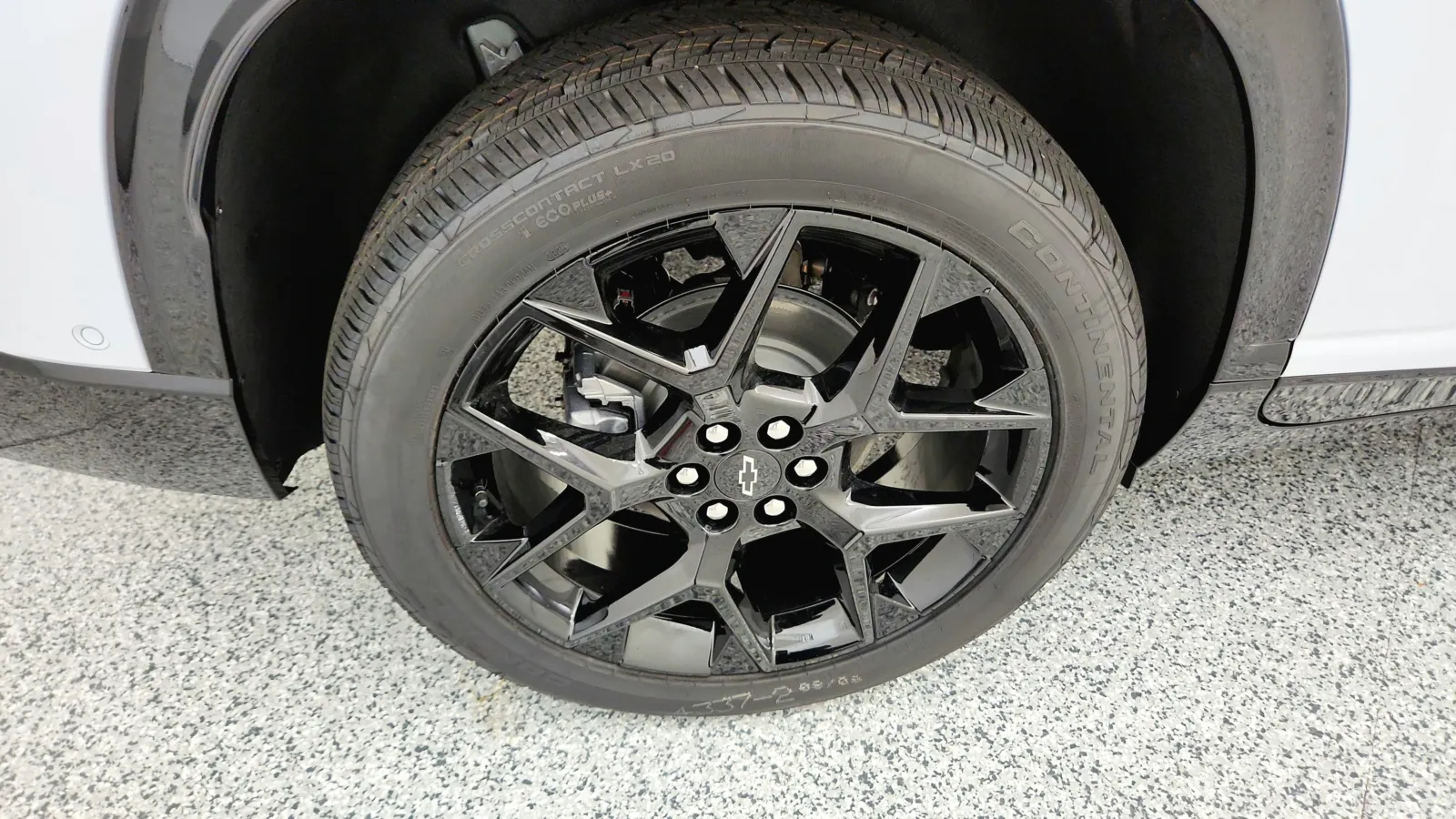 2026 Chevrolet Traverse RS photo 2