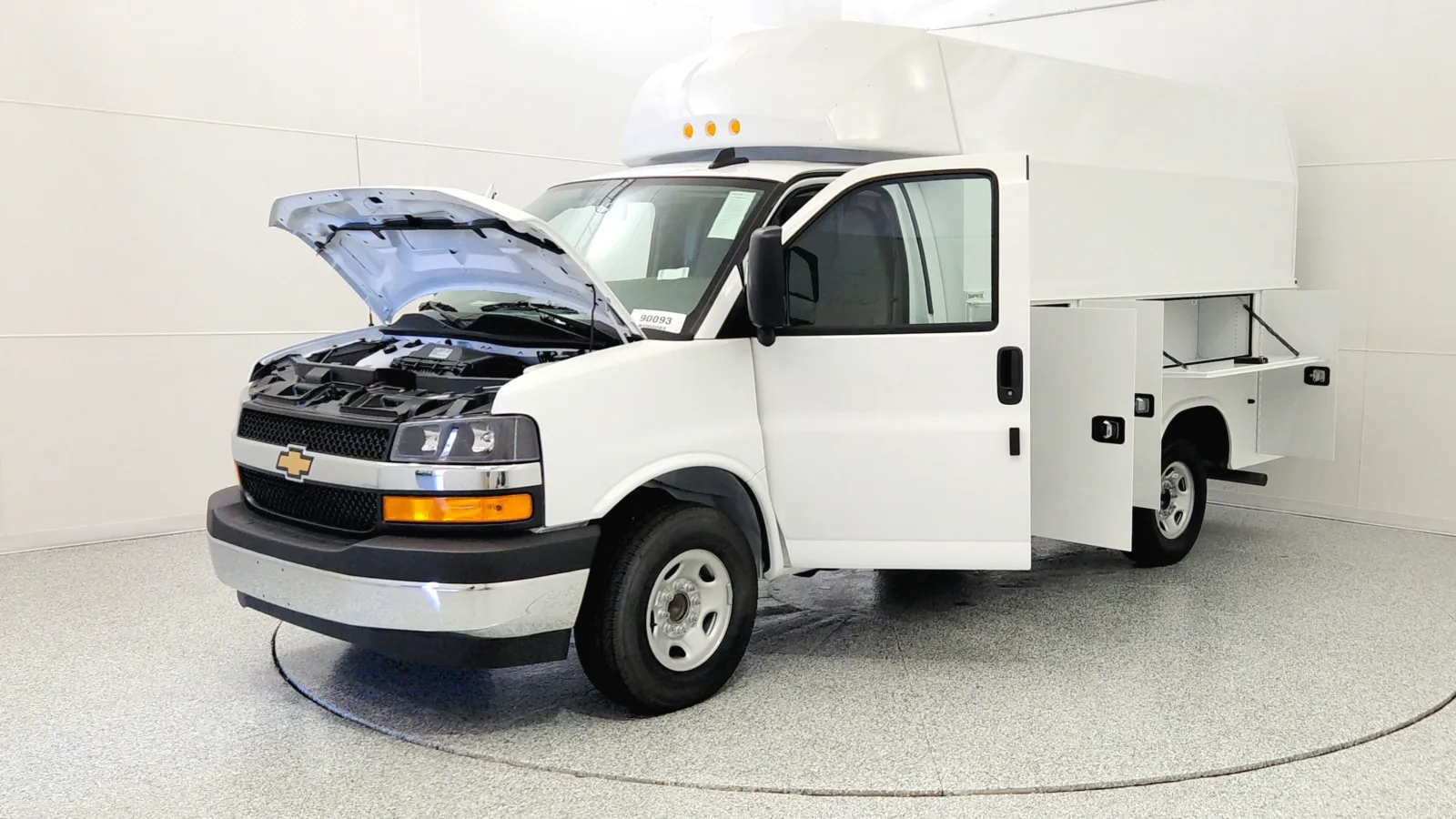 2025 Chevrolet Express Cutaway Work Van photo 3