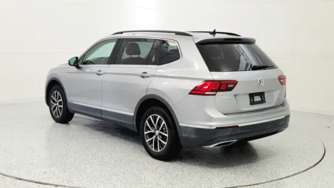 More photos of 2020 Volkswagen Tiguan SE at Tom Gill Chevrolet, KY