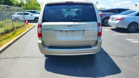 More photos of 2016 Chrysler Town & Country Touring at Tom Gill Chevrolet, KY