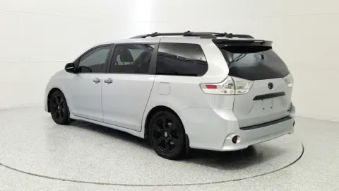 More photos of 2020 Toyota Sienna SE at Tom Gill Chevrolet, KY