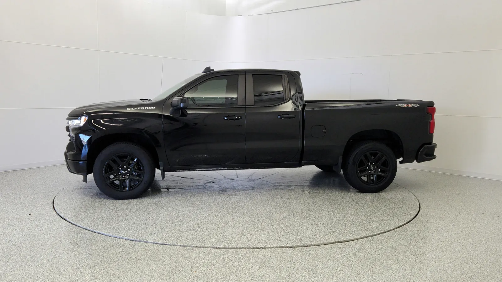 2022 Chevrolet Silverado 1500 RST photo 2