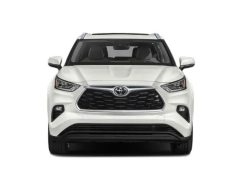 More photos of 2021 Toyota Highlander XLE at Tom Gill Chevrolet, KY