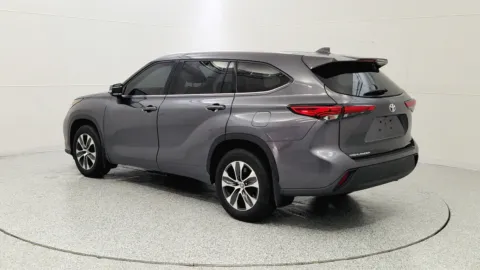More photos of 2021 Toyota Highlander XLE at Tom Gill Chevrolet, KY