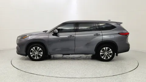 More photos of 2021 Toyota Highlander XLE at Tom Gill Chevrolet, KY