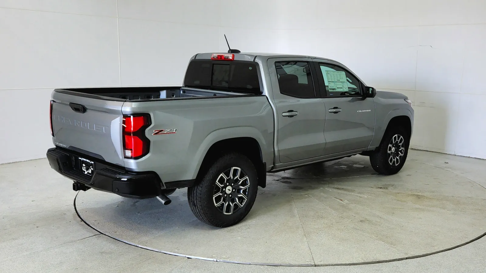 2025 Chevrolet Colorado Z71 photo 3