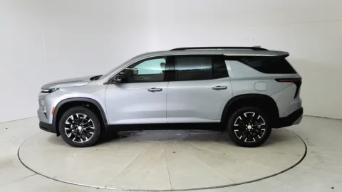 More photos of 2025 Chevrolet Traverse FWD LT at Tom Gill Chevrolet, KY