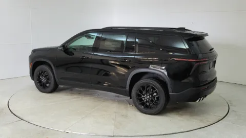 More photos of 2025 Chevrolet Traverse FWD LT at Tom Gill Chevrolet, KY