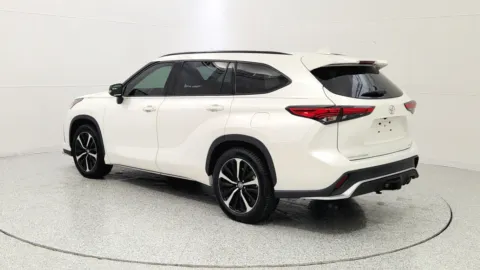 More photos of 2021 Toyota Highlander XSE at Tom Gill Chevrolet, KY
