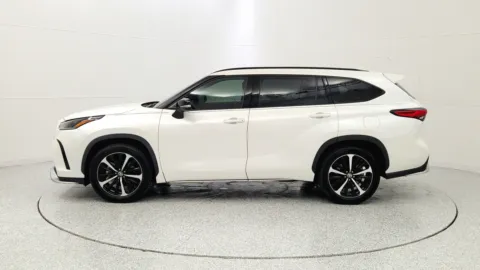 More photos of 2021 Toyota Highlander XSE at Tom Gill Chevrolet, KY