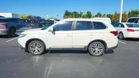 More photos of 2017 Mitsubishi Outlander SE at Tom Gill Chevrolet, KY