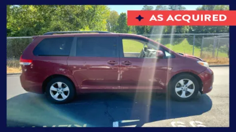Red 2014 Toyota Sienna LE AAS for sale in Florence, KY