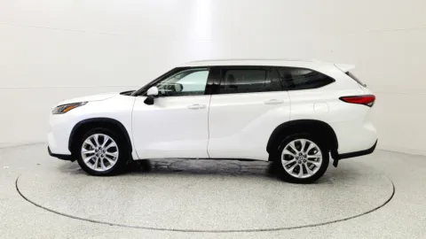 More photos of 2022 Toyota Highlander Limited at Tom Gill Chevrolet, KY