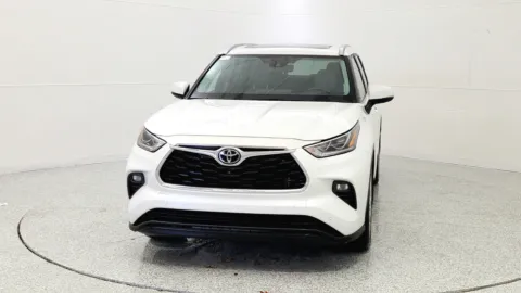 Photos of 2022 Toyota Highlander Limited for sale in Florence, KY at Tom Gill Chevrolet