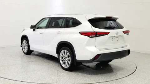 More photos of 2022 Toyota Highlander Limited at Tom Gill Chevrolet, KY
