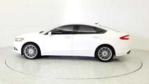 More photos of 2016 Ford Fusion SE at Tom Gill Chevrolet, KY