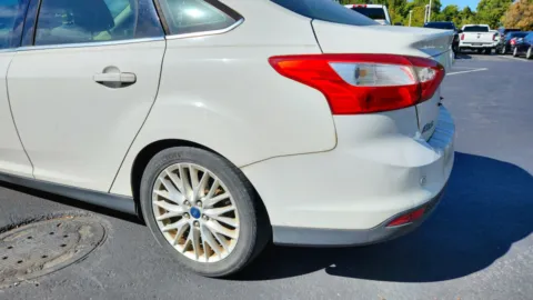More photos of 2012 Ford Focus SEL at Tom Gill Chevrolet, KY